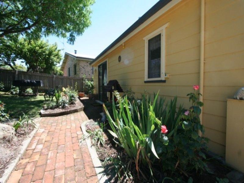 52 George Street, Tenterfield NSW 2372