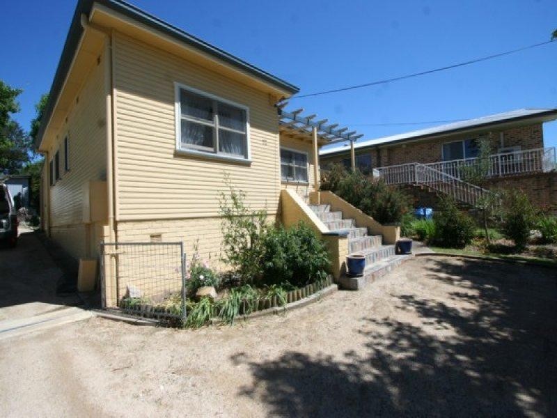 52 George Street, Tenterfield NSW 2372