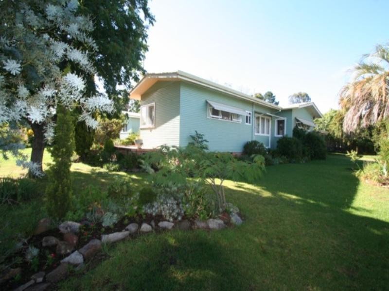 139 Miles Street, Tenterfield NSW 2372