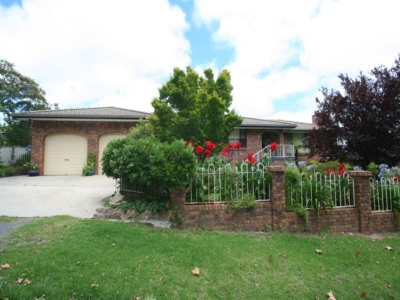 18 Wood Street, Tenterfield NSW 2372