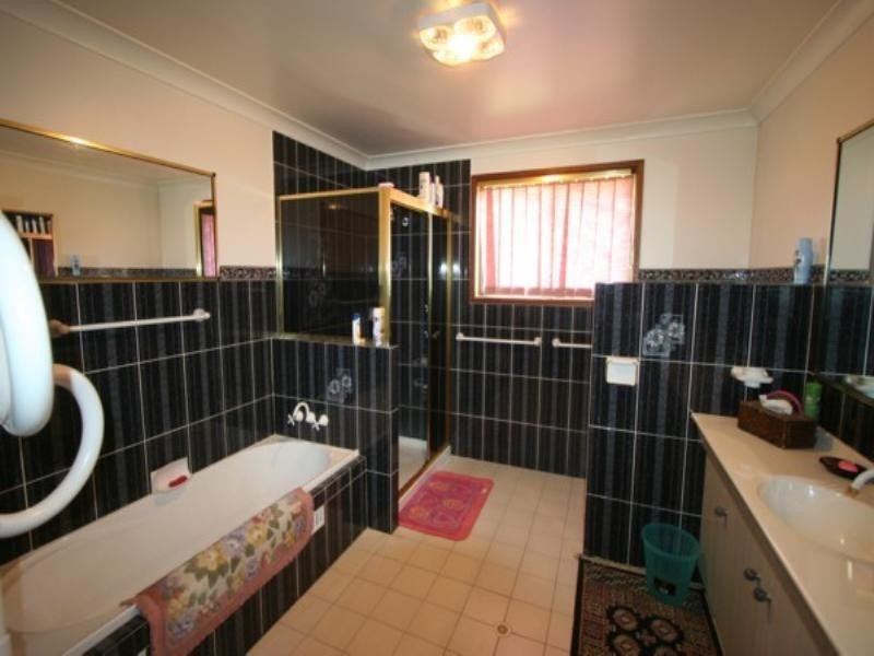 18 Wood Street, Tenterfield NSW 2372