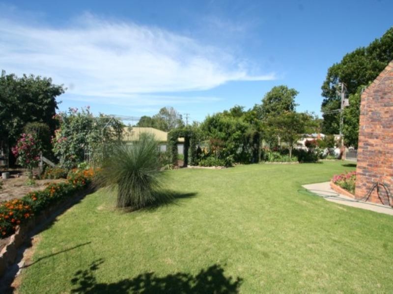 18 Wood Street, Tenterfield NSW 2372