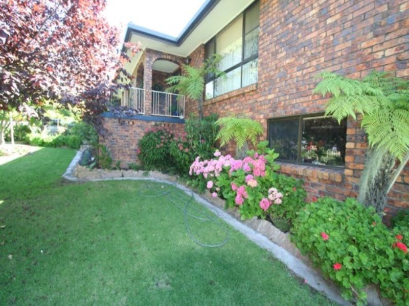 18 Wood Street, Tenterfield NSW 2372