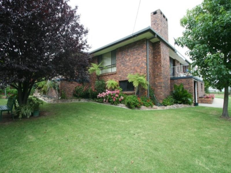 18 Wood Street, Tenterfield NSW 2372