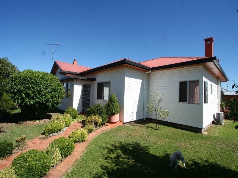 132 Miles Street, Tenterfield NSW 2372