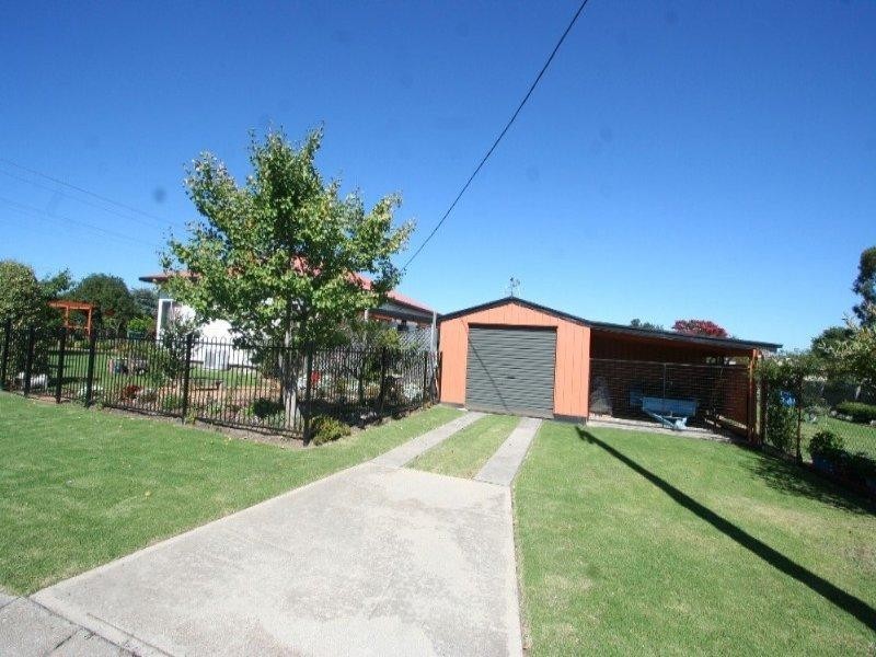 132 Miles Street, Tenterfield NSW 2372