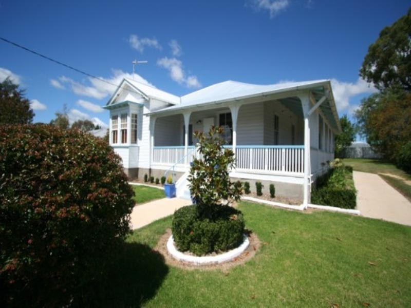 119 Douglas Street, Tenterfield NSW 2372