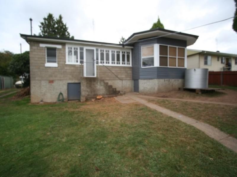 25 Duncan Street, Tenterfield NSW 2372