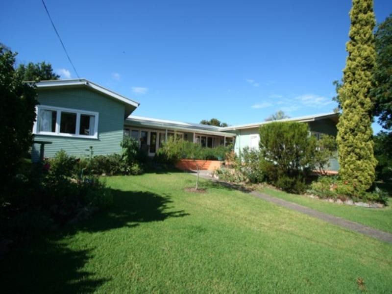 139 Miles Street, Tenterfield NSW 2372