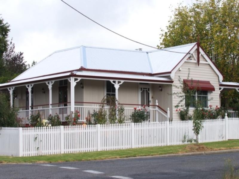 81 Logan Street, Tenterfield NSW 2372