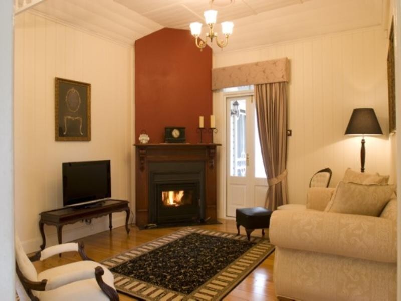 81 Logan Street, Tenterfield NSW 2372