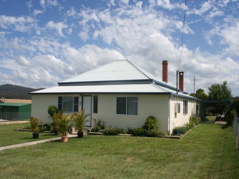 39 Douglas Street, Tenterfield NSW 2372