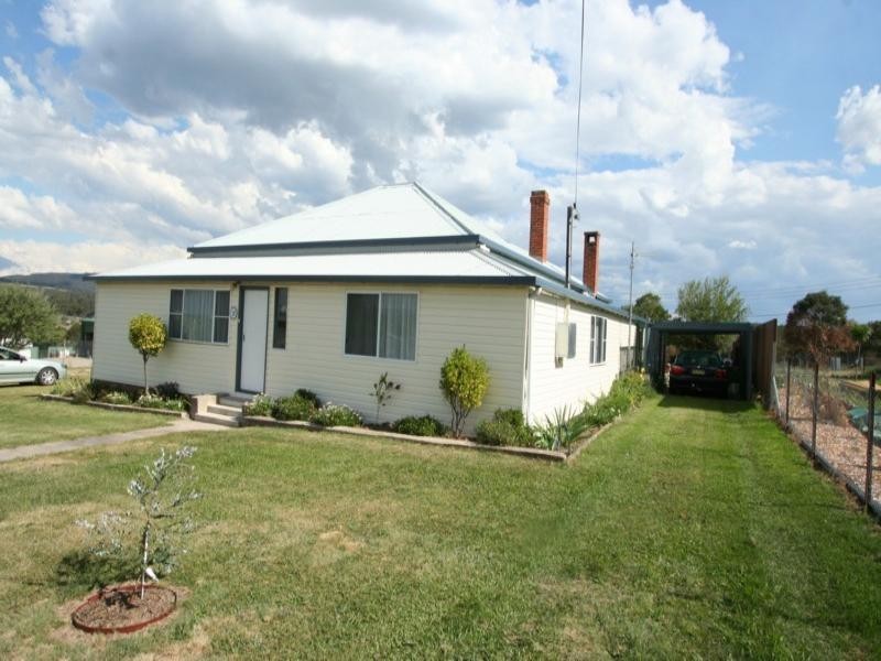 39 Douglas Street, Tenterfield NSW 2372
