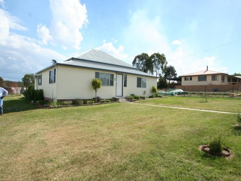 39 Douglas Street, Tenterfield NSW 2372