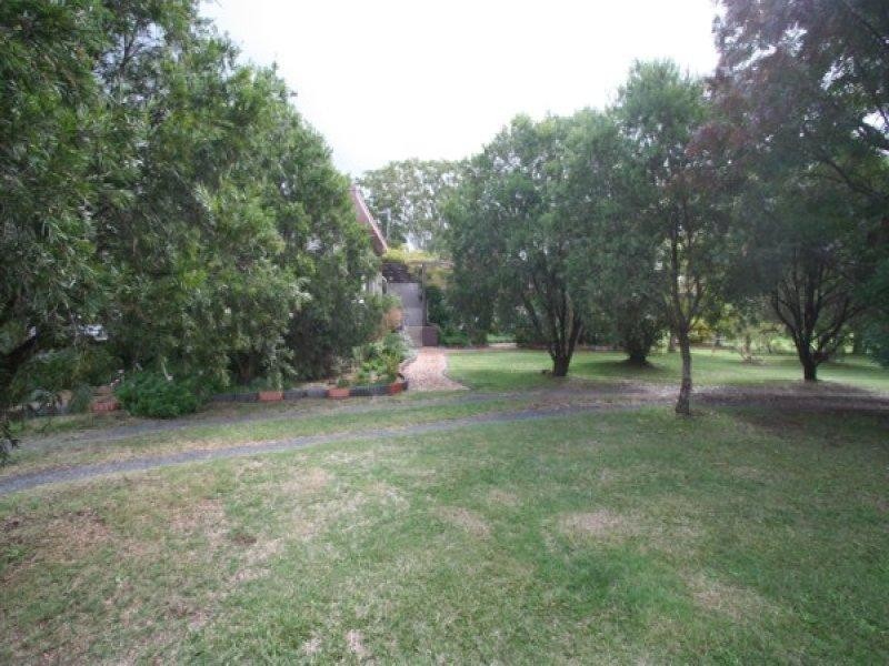 100 East Street, Tenterfield NSW 2372
