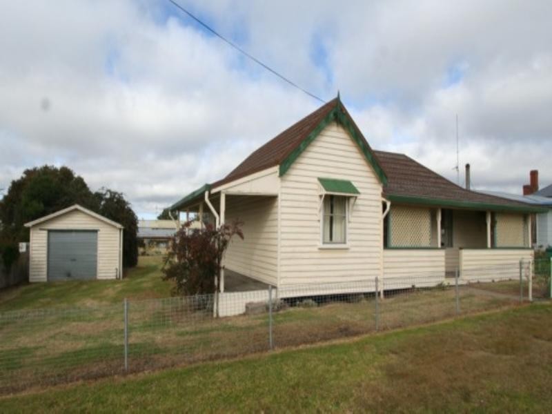 29 Railway Street, Tenterfield NSW 2372