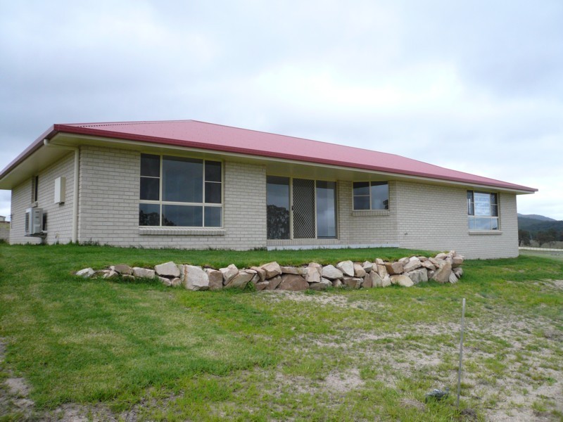 14 Thomas Parade, Tenterfield NSW 2372
