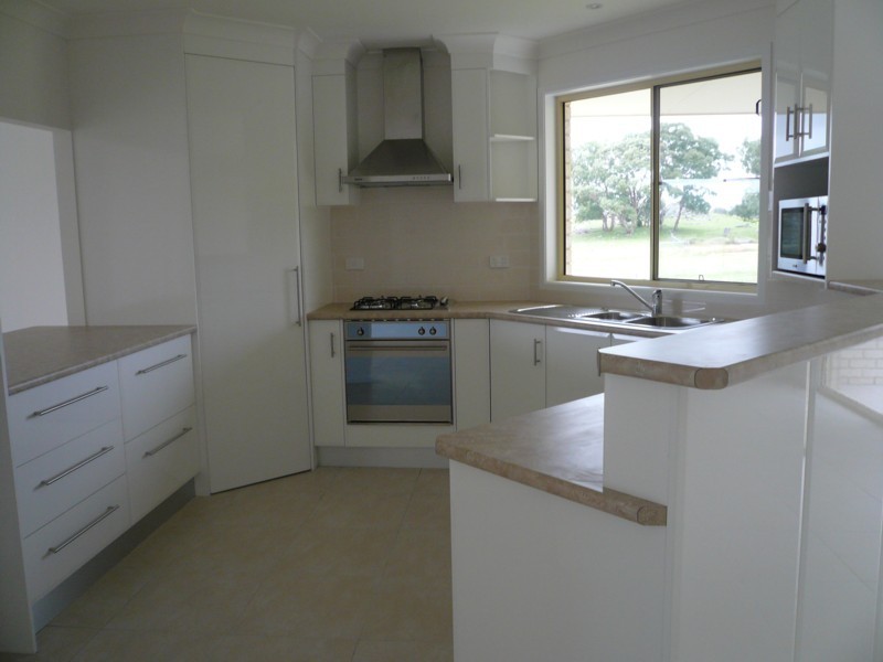 14 Thomas Parade, Tenterfield NSW 2372
