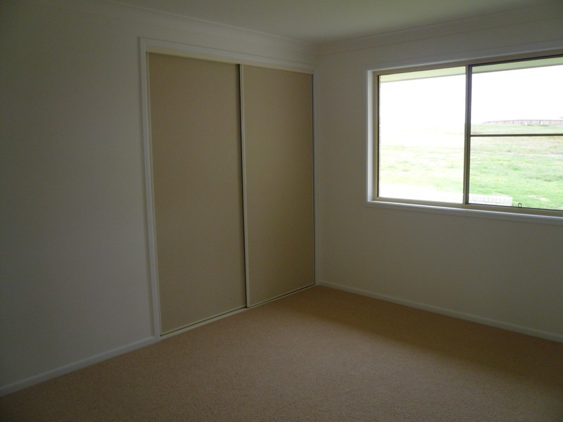 14 Thomas Parade, Tenterfield NSW 2372