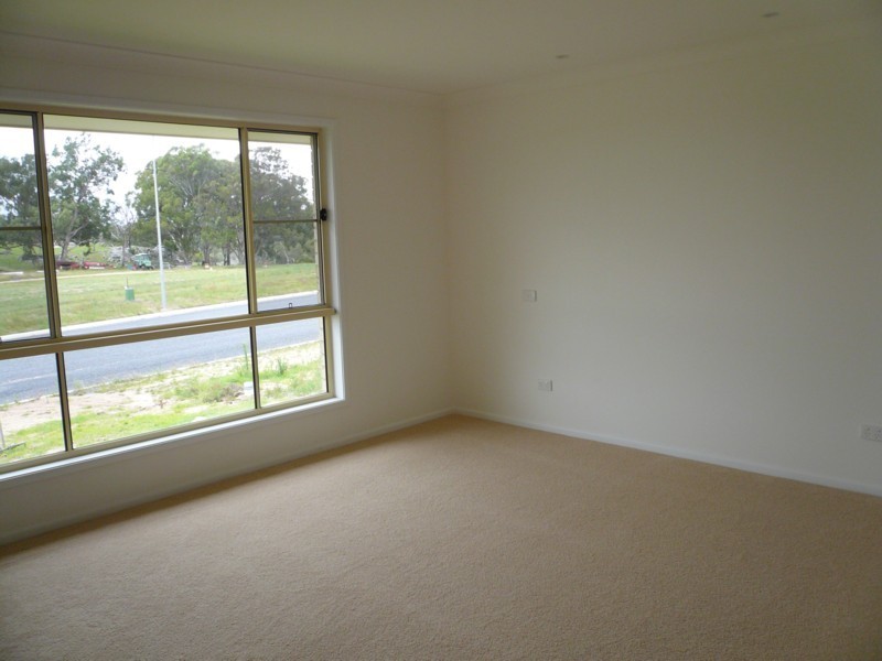 14 Thomas Parade, Tenterfield NSW 2372