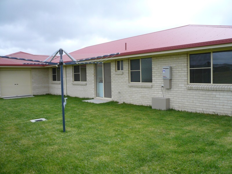 14 Thomas Parade, Tenterfield NSW 2372