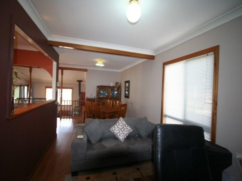131 Logan Street, Tenterfield NSW 2372