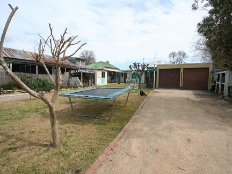 131 Logan Street, Tenterfield NSW 2372