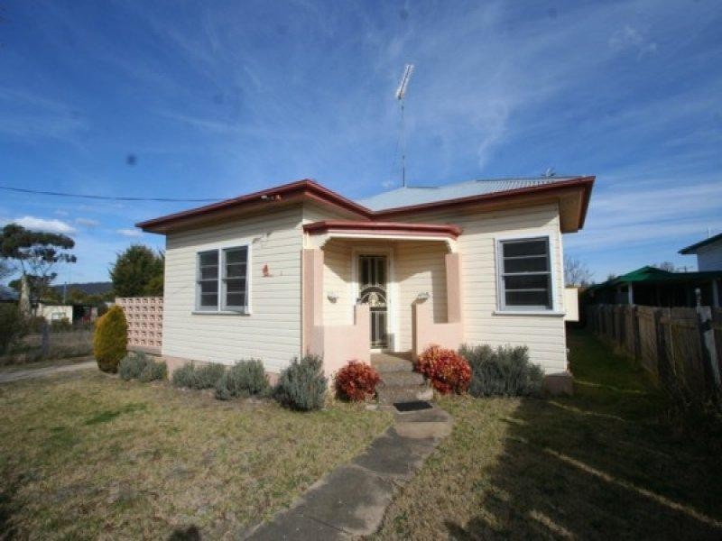 3 Molesworth Street, Tenterfield NSW 2372