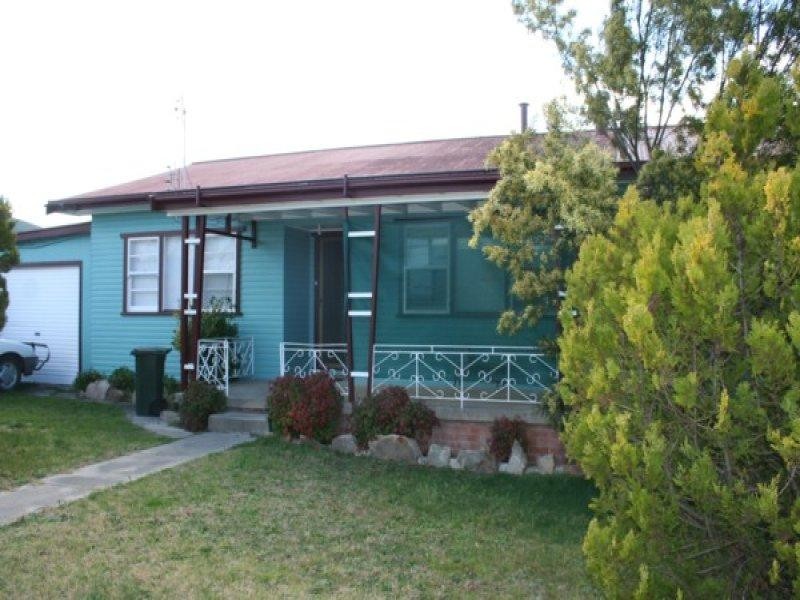 72 Manners Street, Tenterfield NSW 2372