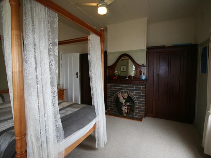 111 Molesworth Street, Tenterfield NSW 2372