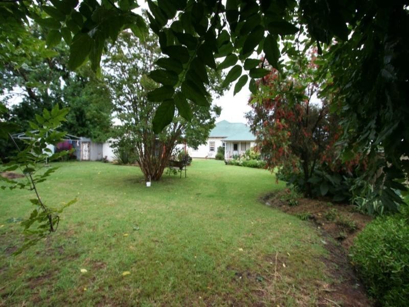 111 Molesworth Street, Tenterfield NSW 2372