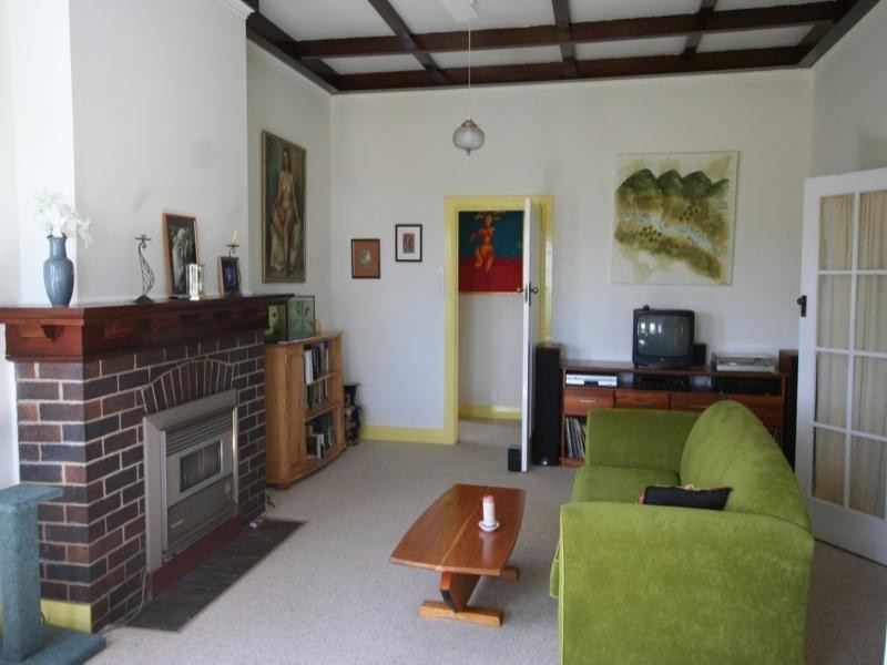 111 Molesworth Street, Tenterfield NSW 2372