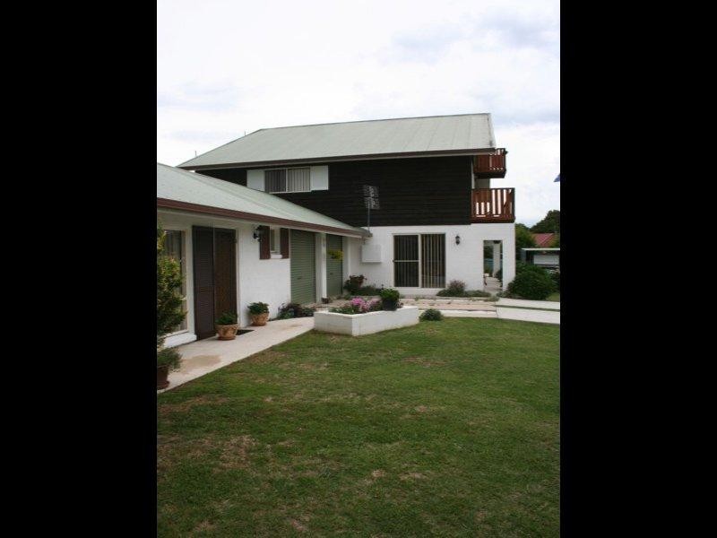 4 Martin Street, Tenterfield NSW 2372