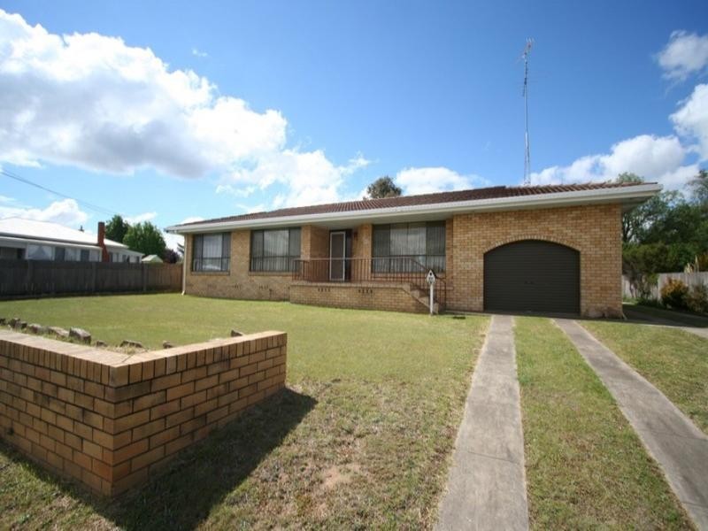 60 High Street, Tenterfield NSW 2372