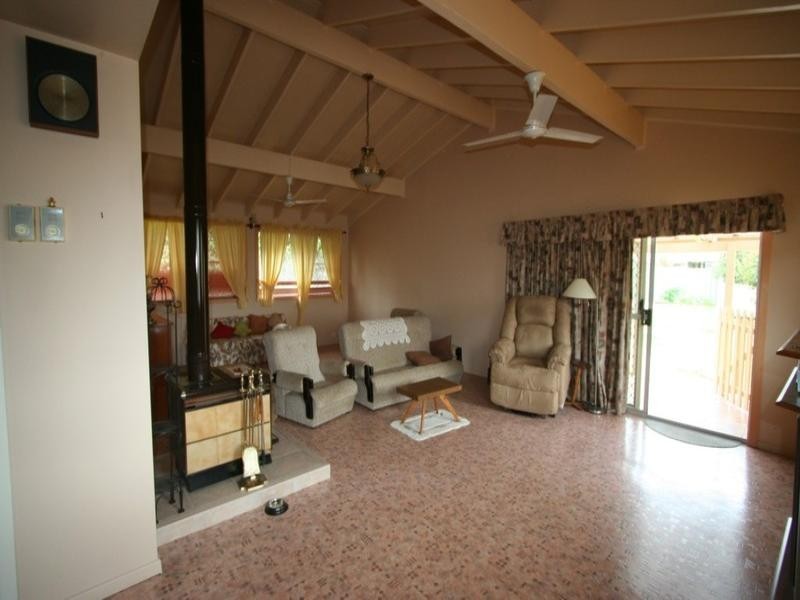 34 Railway Street, Tenterfield NSW 2372