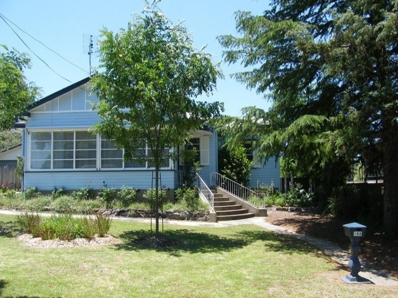 166 Bulwer Street, Tenterfield NSW 2372