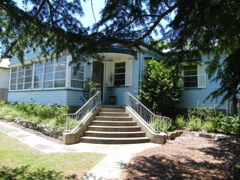 166 Bulwer Street, Tenterfield NSW 2372