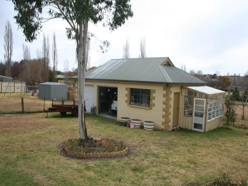 27 George Street, Tenterfield NSW 2372
