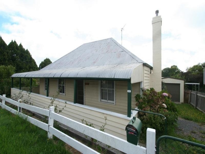 387 Rouse Street, Tenterfield NSW 2372