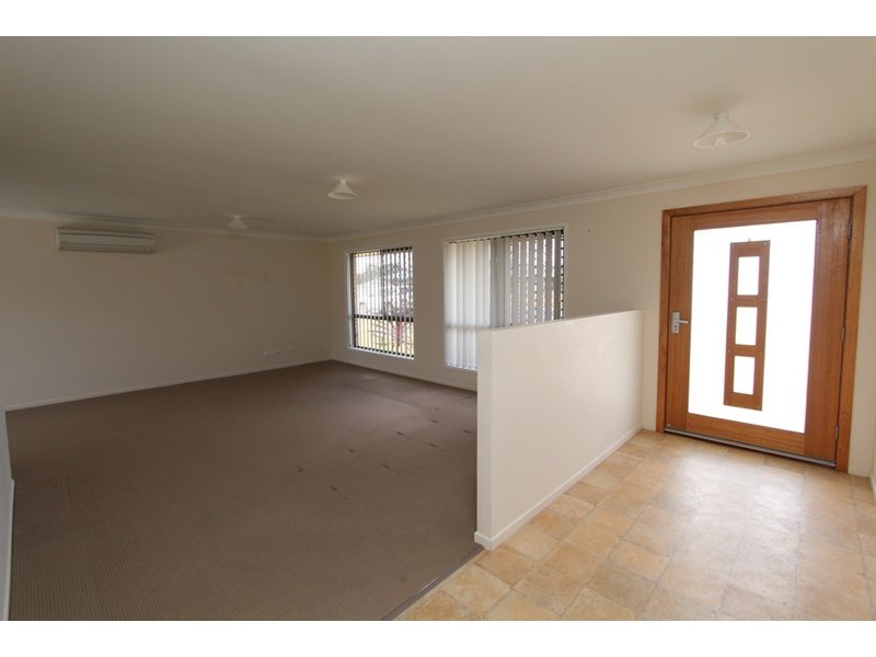 1 Parkes Drive, Tenterfield NSW 2372