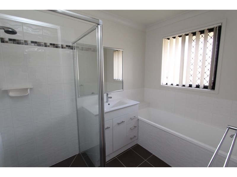 1 Parkes Drive, Tenterfield NSW 2372