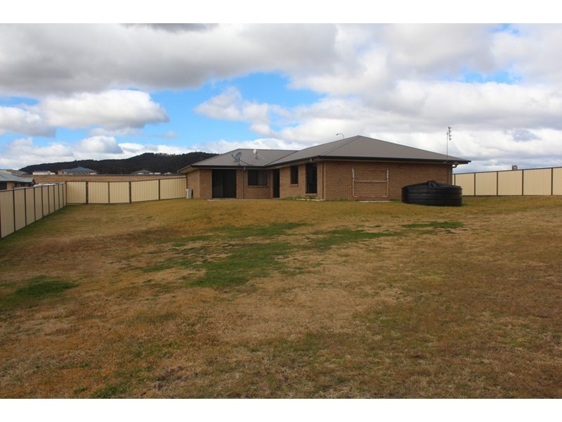 1 Parkes Drive, Tenterfield NSW 2372