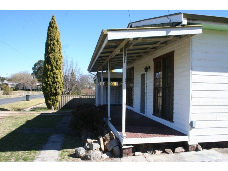 138 Molesworth Street, Tenterfield NSW 2372