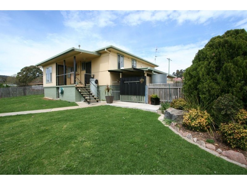 2 Jubilee Street, Tenterfield NSW 2372