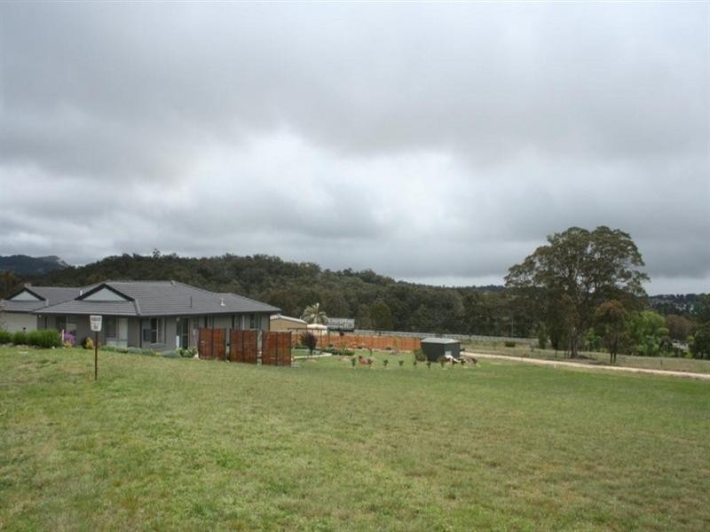 13 Parkes Drive, Tenterfield NSW 2372