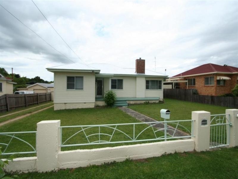 132 Bulwer Street, Tenterfield NSW 2372