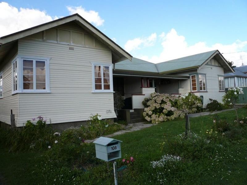 108-110 Miles Street, Tenterfield NSW 2372
