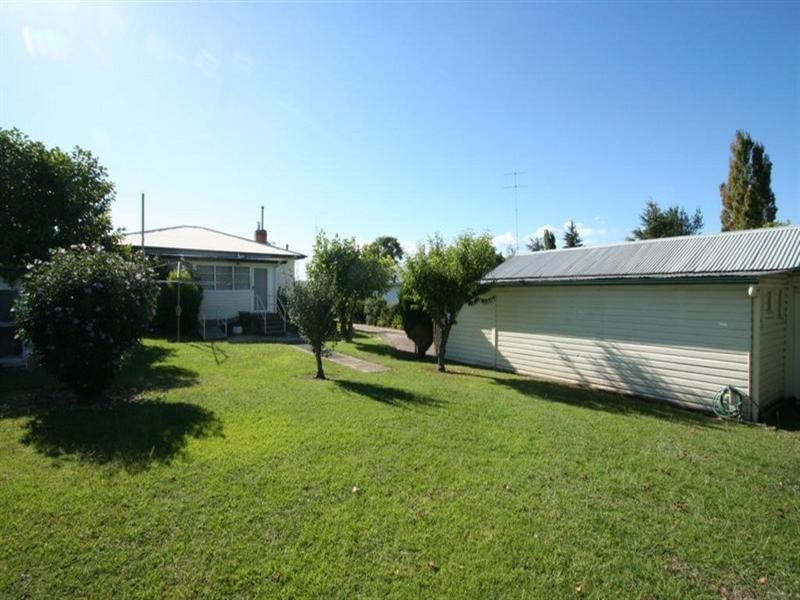 87 Logan Street, Tenterfield NSW 2372