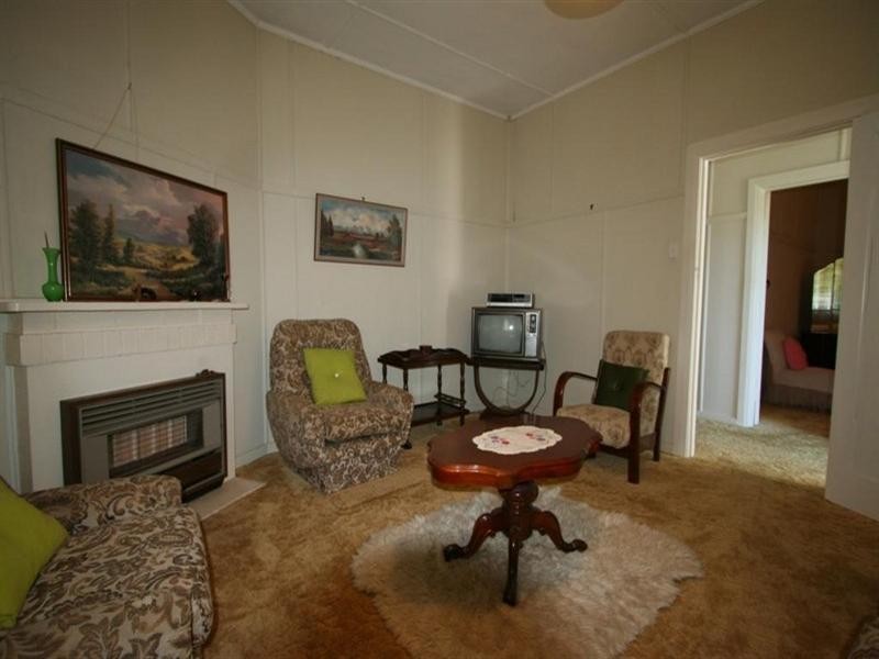 87 Logan Street, Tenterfield NSW 2372