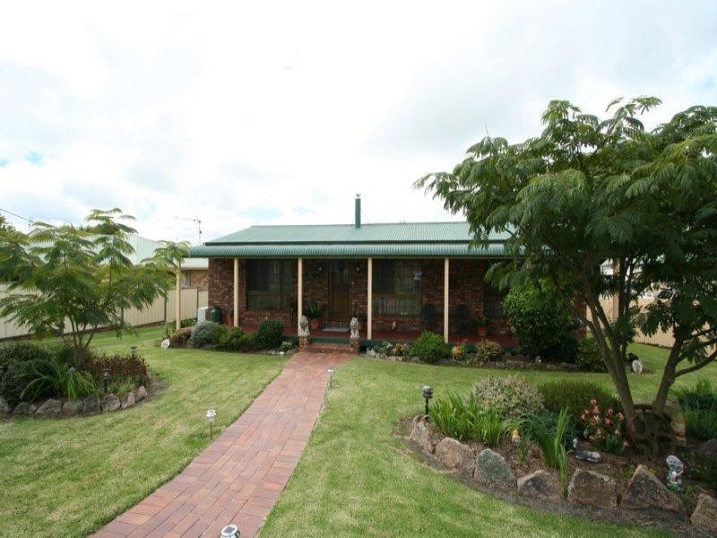 88 Manners Street, Tenterfield NSW 2372